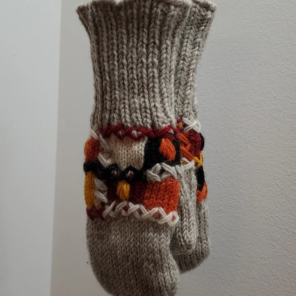 NWOT Alma Handmade Lined Wool Mittens